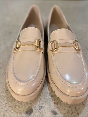 Bandolino Nude Patent Lug Sole Loafers Gold Bit Size 8